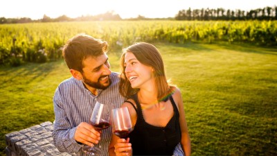 Bor és nedves orgazmus, alkohol spriccelés előtt,