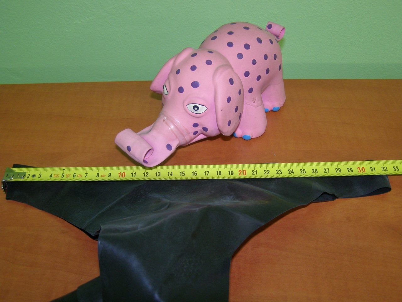 Latex bugyi 3 pénisszel