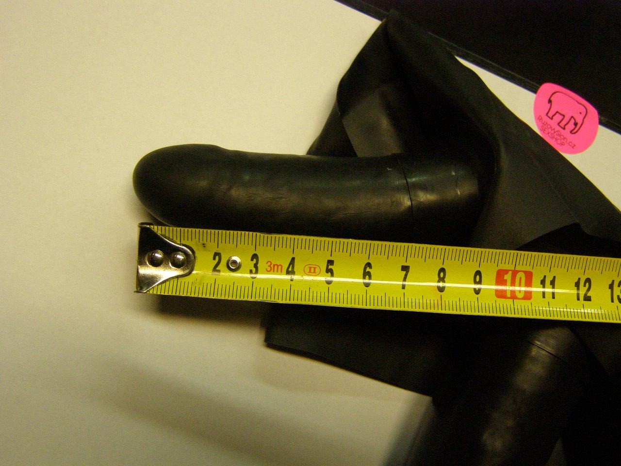 Latex bugyi 3 pénisszel