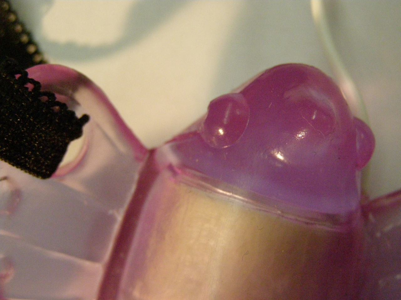 Rezgő csokornyakkendő pénisszel