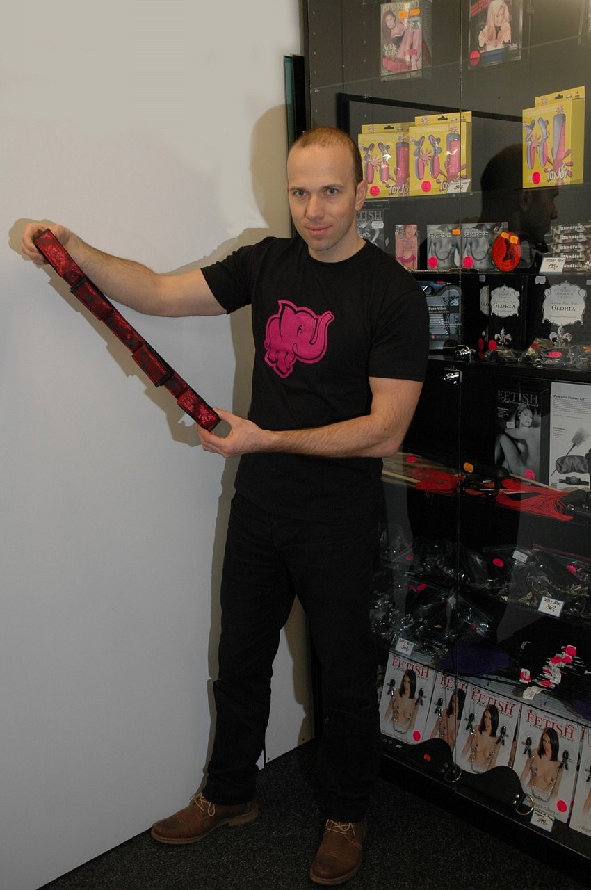 Adam és Quatro Bondage