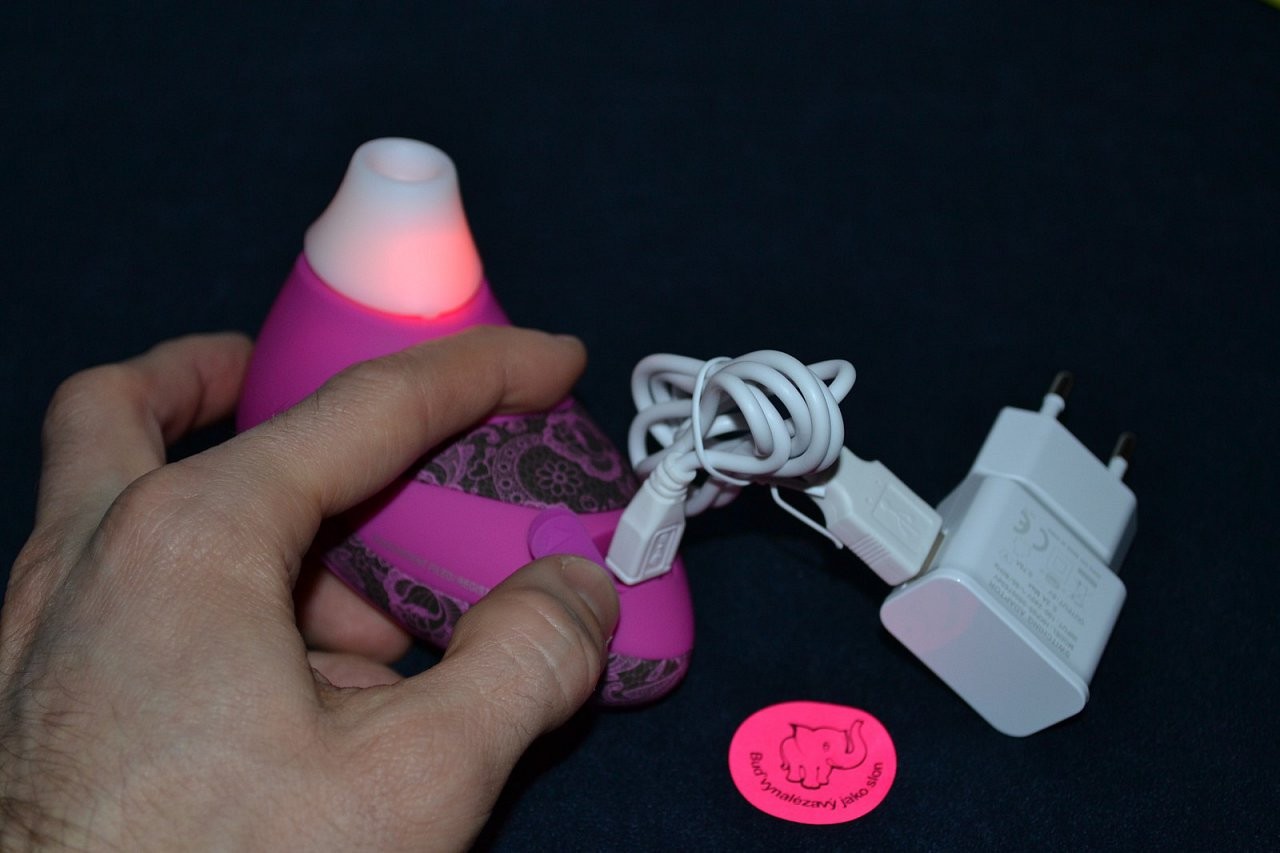 Womanizer Pro W500 Magenta USB töltő
