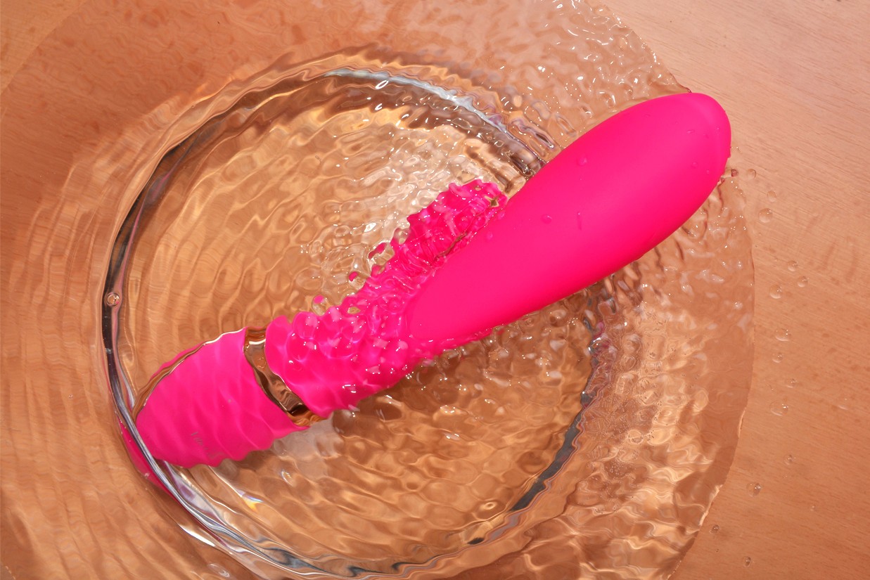 Raspberry Rabbit vibrátor, dupla szilikonnal - vízállóságot tesztelünk
