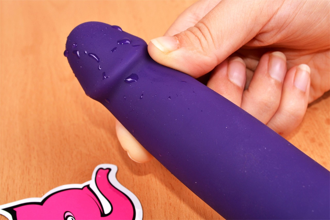 Fun Factory Stronic Real a kézben