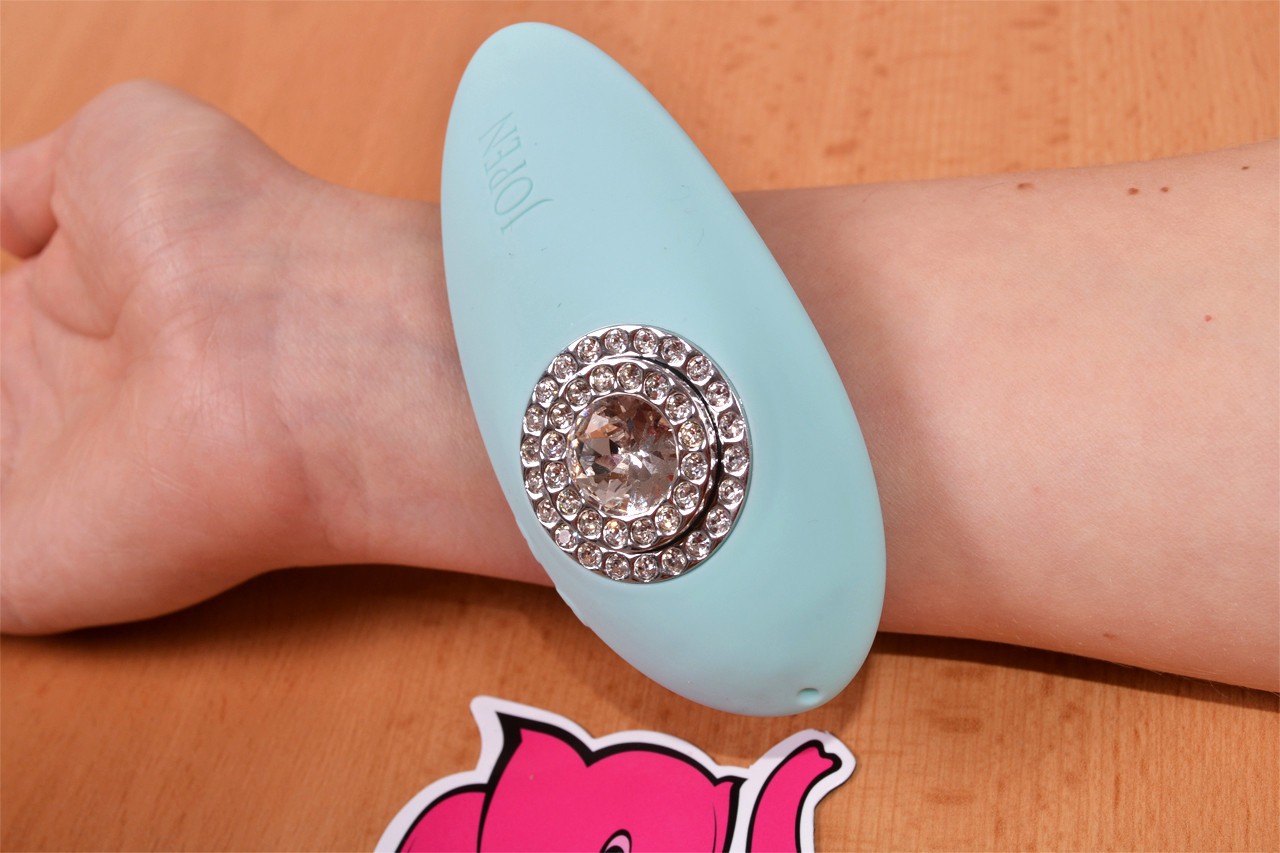 Türkiz Diamond masszázsvibrátor - kéznél