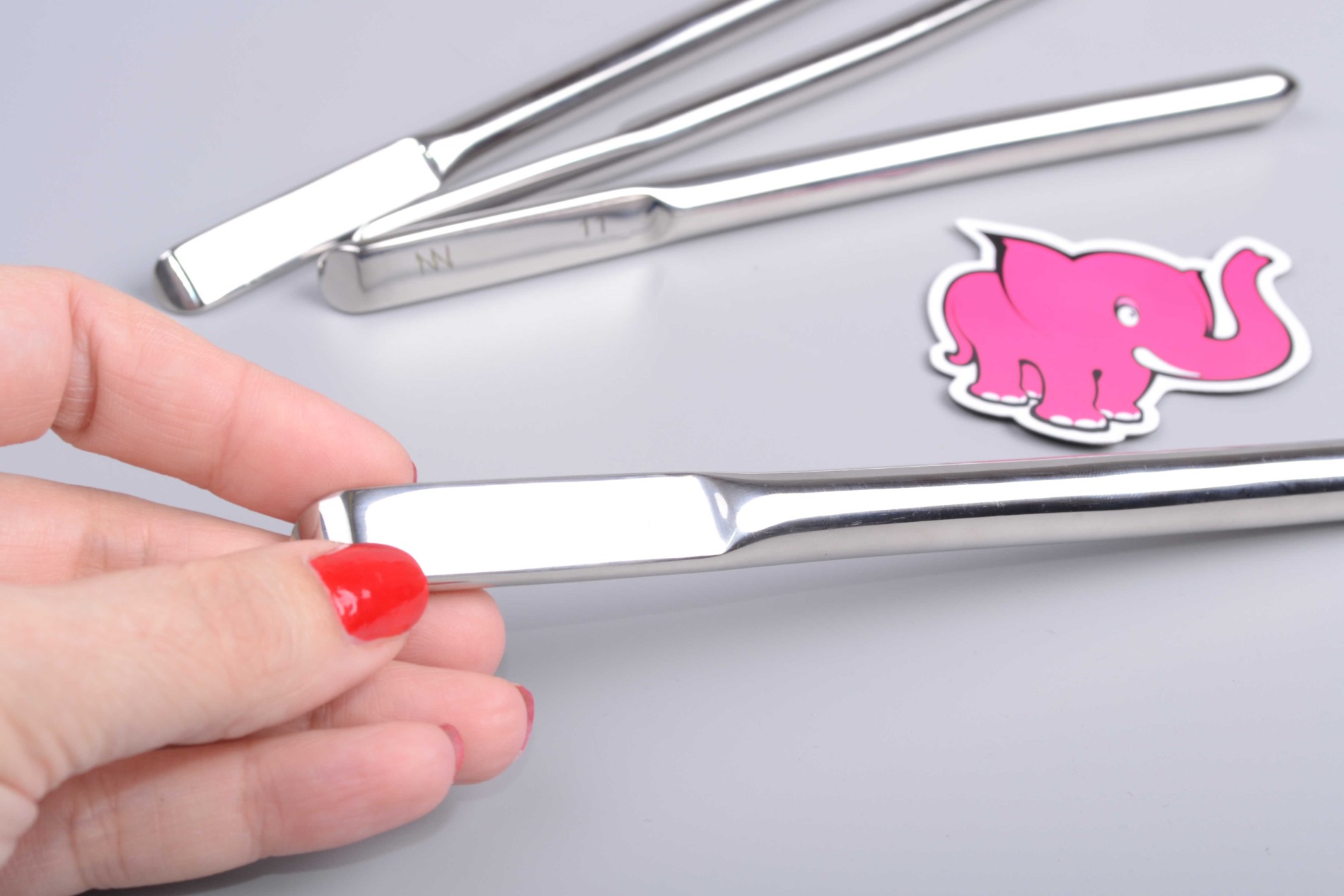 Curious II fém tágító készlet (9-12 mm), kézben