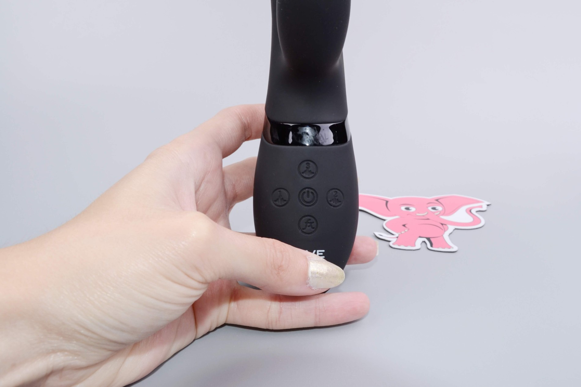 Szilikon vibrátor Black Trinity, vezérlés