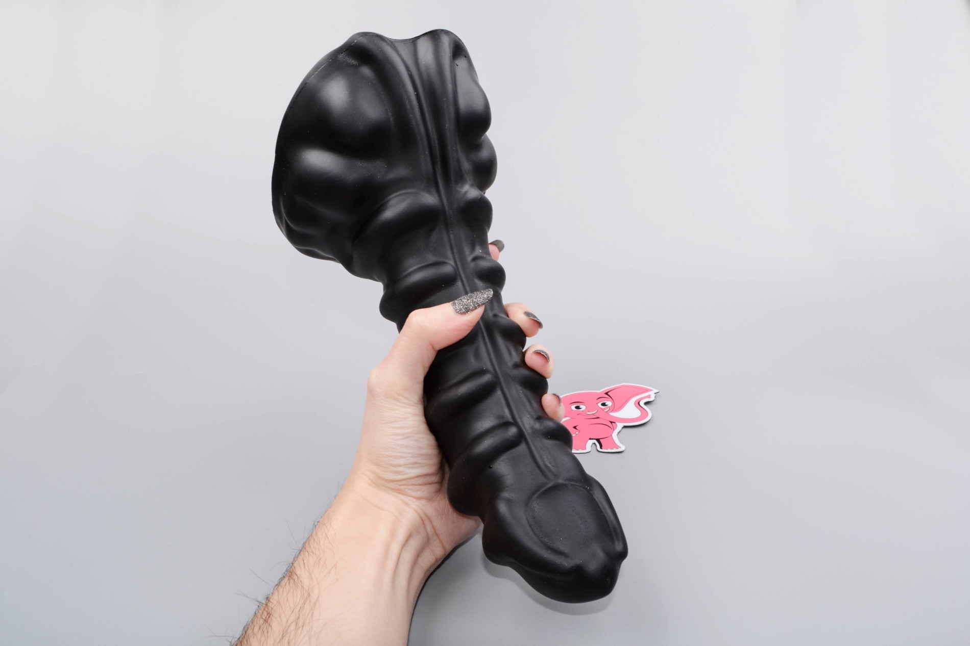 Szörny vibrátor Leviathan (23,5 cm), kézben