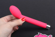 Divine G-Vibe szilikon vibrátor, kézben, régebbi rózsaszín változat