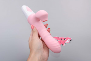 Adore Motio II. nyomónyomó vibrátor, kézben