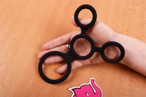 Bondage erekciós gyűrű - a kézben