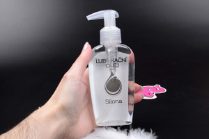 Silona szilikon olaj (130 ml), a kézben
