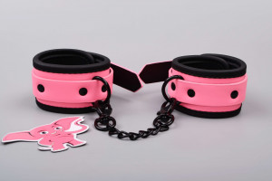 Pink Baddie Glowing Bilincs