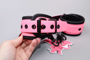 Pink Baddie Glowing Bilincs