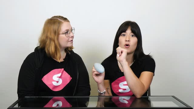 CZ videó: Anet és Niki bemutatják a Kétoldalas Notchy (10,6 cm) maszturbátort